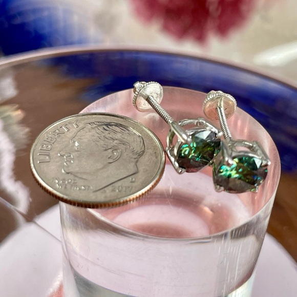 2ct Green Diamond studs earrings in 925 Silver. Screw in style. Earth mined - Picture 10 of 13